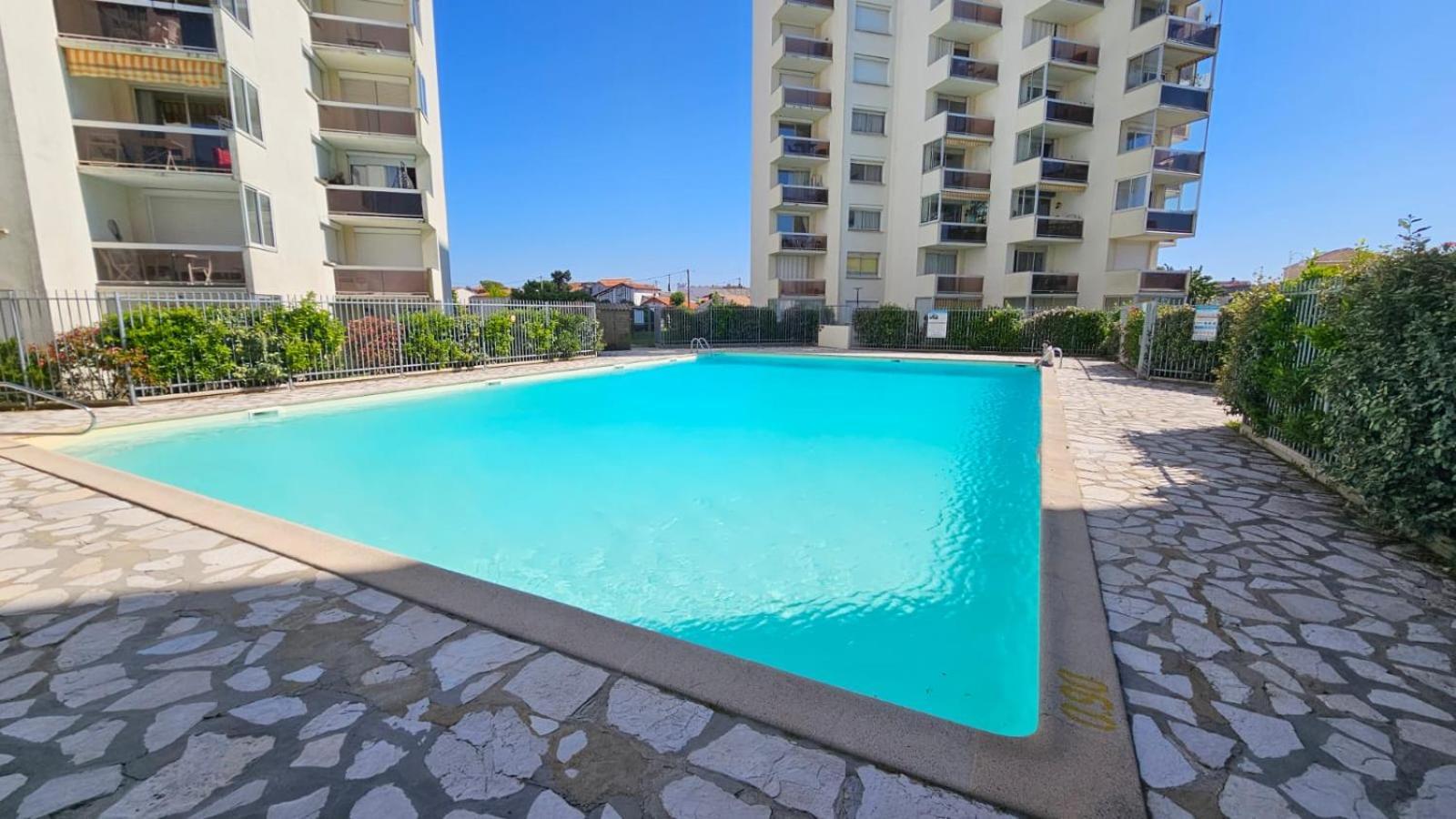 Vue Panoramique Sur Bassin,piscine Et Terrasse Appartement Arcachon