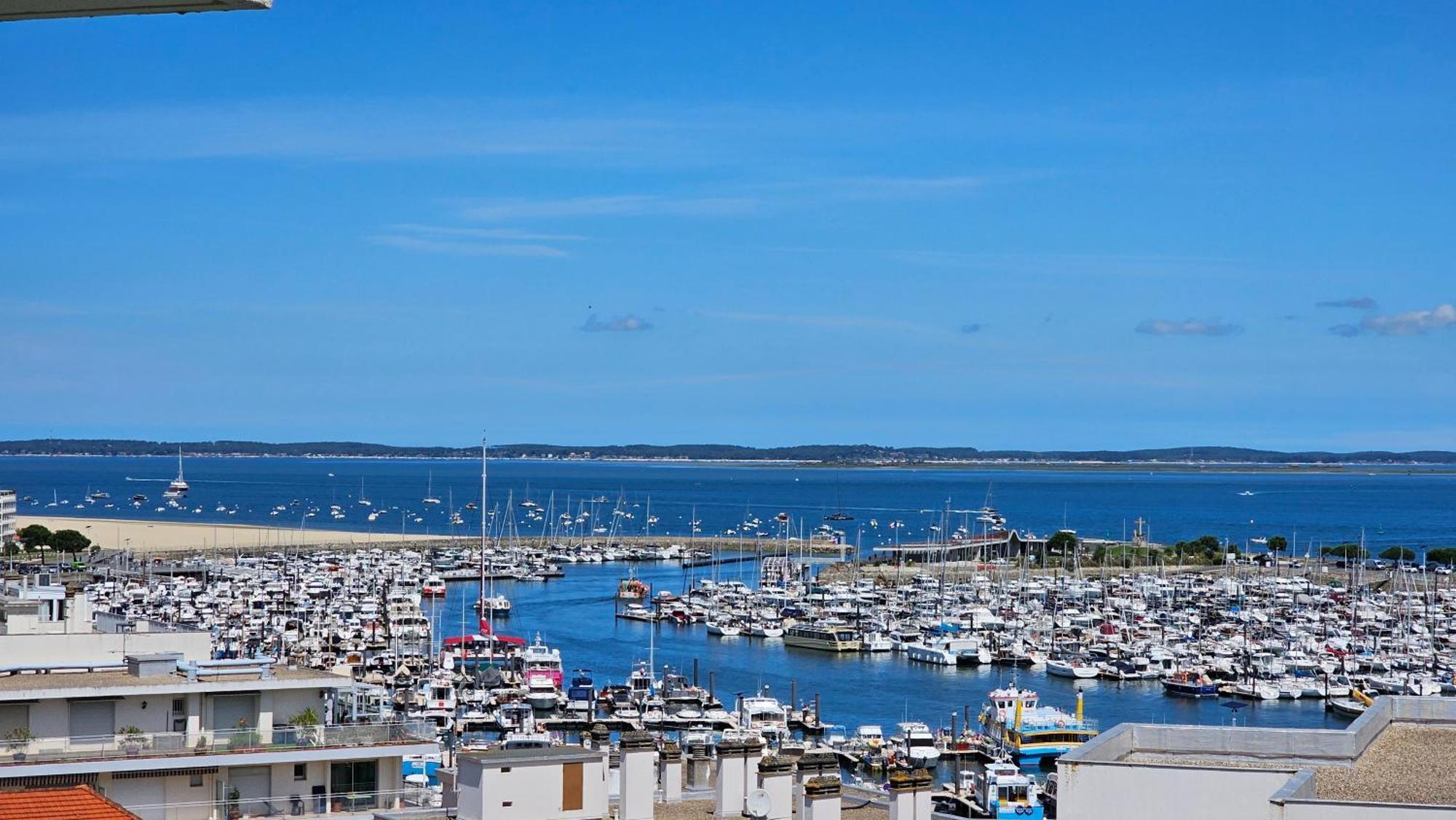 Vue Panoramique Sur Bassin,piscine Et Terrasse * Arcachon